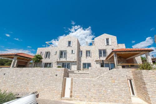 New Luxurious Villa Tinka - Sumartin
