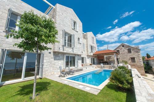 New Luxurious Villa Tinka - Sumartin