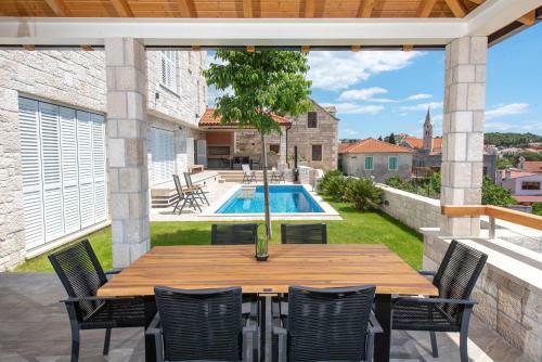 New Luxurious Villa Tinka - Sumartin