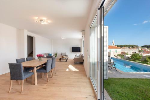 New Luxurious Villa Tinka - Sumartin