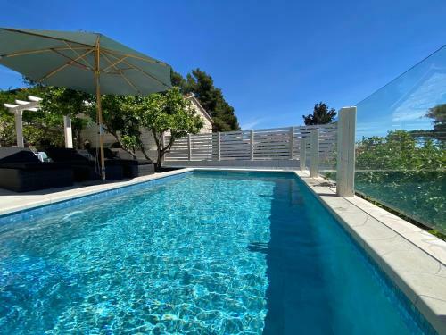 Villa Beach House Sumartin With Heated Pool