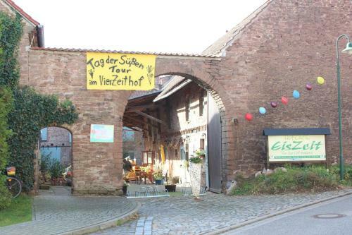 Hostal Vierzeithof - Hofcaf� Eiszeit