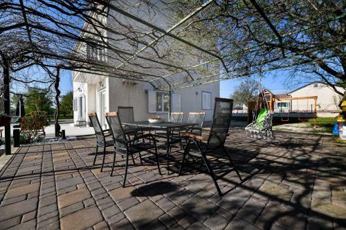 Spacious Villa Vito With Large Pool