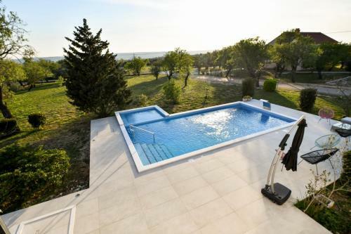Spacious Villa Vito With Large Pool