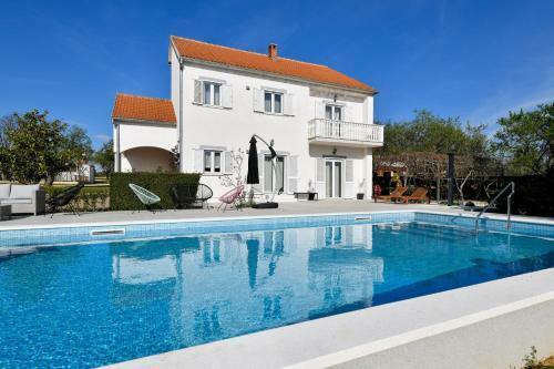 Spacious Villa Vito With Large Pool