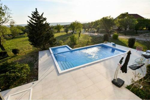 Villa Vito With Pool