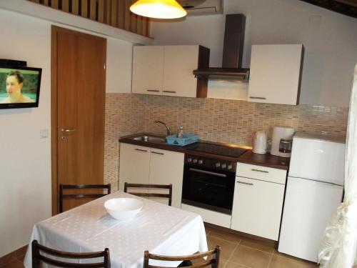 Apartment In Supetarska Draga 35932