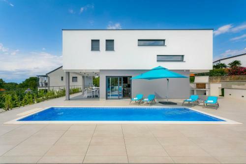 Luxury Villa With Pool, Jacuzzi And Sea View