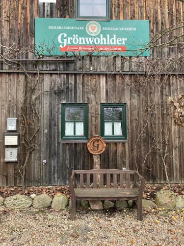Kleines Ferienh�uschen Im Gr�nen Am See