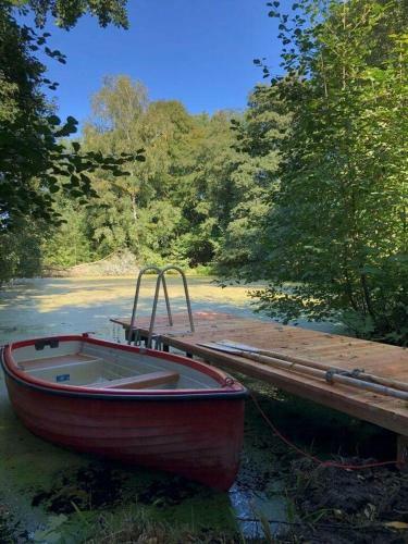 Kleines Ferienh�uschen Im Gr�nen Am See