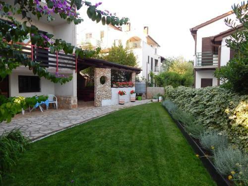 Apartments With A Parking Space Pjescana Uvala, Pula - 7349
