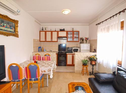 Apartments Mato 1488