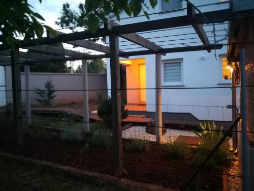 Ana's Garden Holiday Home