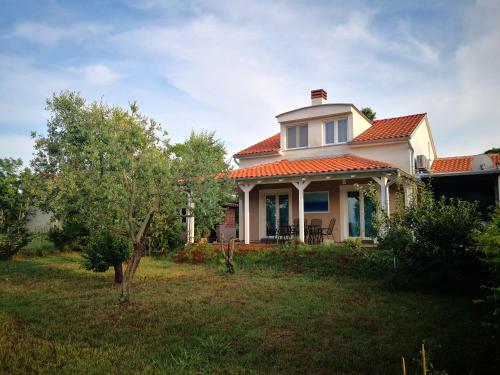 Ana's Garden Holiday Home