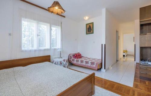 Apartments With A Parking Space Pjescana Uvala, Pula - 14564