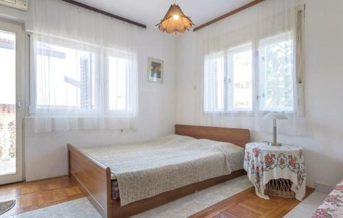 Apartments With A Parking Space Pjescana Uvala, Pula - 14564
