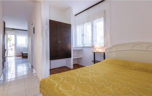 Apartments With A Parking Space Pjescana Uvala, Pula - 14564