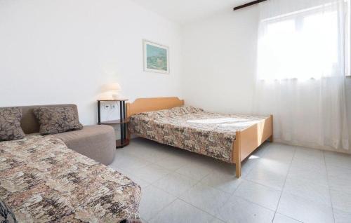 Apartments With A Parking Space Pjescana Uvala, Pula - 14564