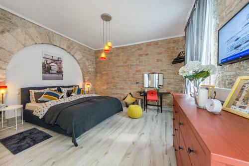 Hostal Porta D'oro Rooms