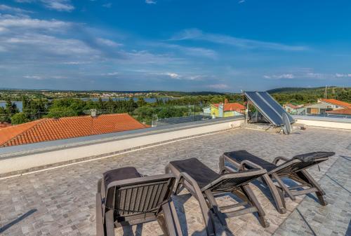 Leon's Holiday Homes Villa 3