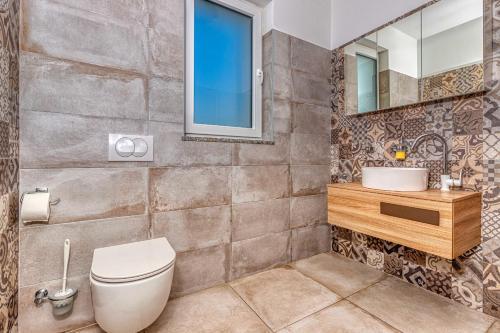 Leon's Holiday Homes Villa 3