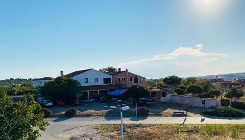 Leon's Holiday Homes Villa 3
