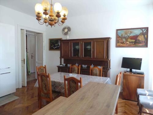 Apartment Near Archaeological Museum In Pula In Pluj