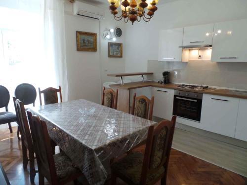 Apartment Near Archaeological Museum In Pula In Pluj