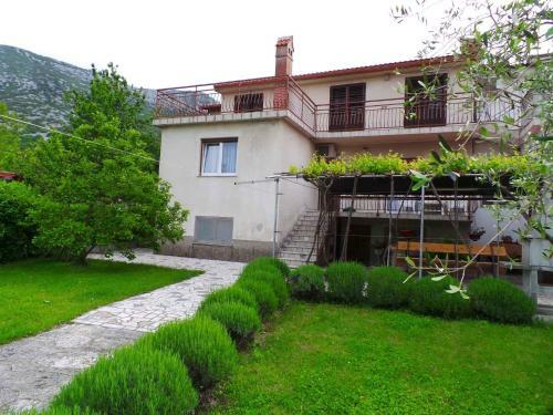 Apartment In Tribalj 33528