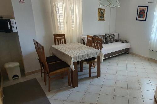 Apartments By The Sea Sutivan, Brac - 18299
