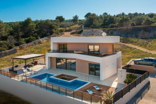 Beautiful Villa Golden Dream