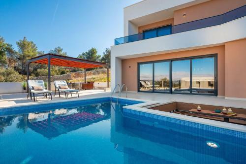 Beautiful Villa Golden Dream