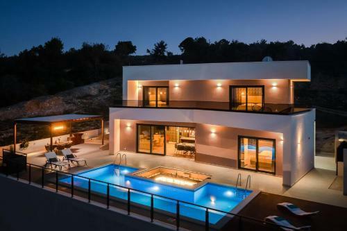 Beautiful Villa Golden Dream