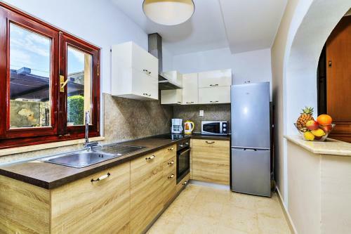 Villa Ferlini With Private 10000 M2 Garden