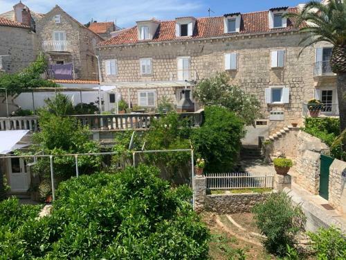 Apartmani Stones Sutivan II