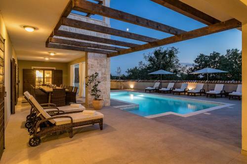 Villa Rajana For 14 Persons