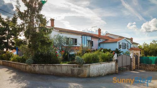 Apartment Sankovic With A Private Pool