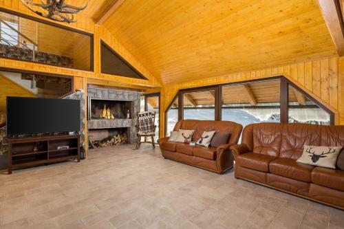 Villa Greenhouse Ella With Heated Pool