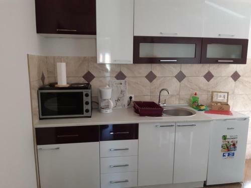 Hostal Apartments And Rooms With Parking Space Vranovaca, Plitvice - 17461