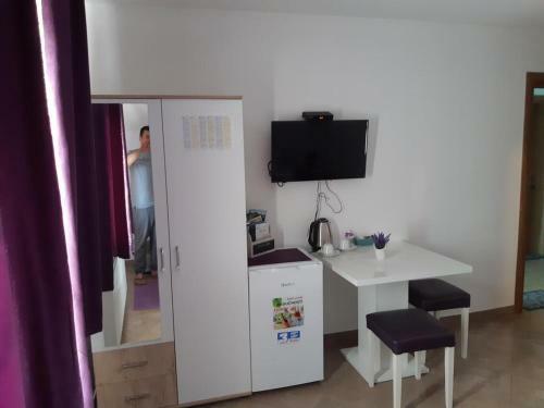 Hostal Apartments And Rooms With Parking Space Vranovaca, Plitvice - 17461