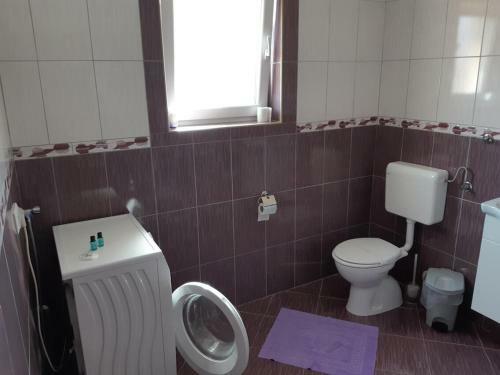 Hostal Apartments And Rooms With Parking Space Vranovaca, Plitvice - 17461