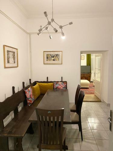 Plat�nos Apartman Tata