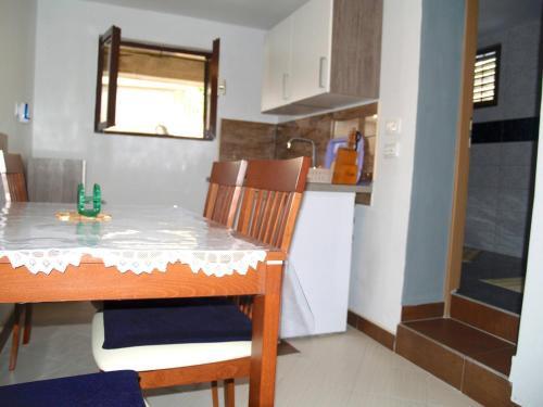 One Bedroom Apartment Alma, Sleeps 4