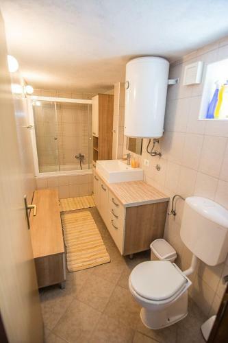 3* Stone House Dora For 5 Guests, Pa?man Island