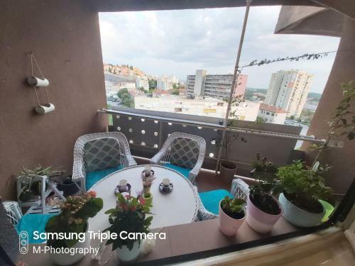 Good Vibes Apartment