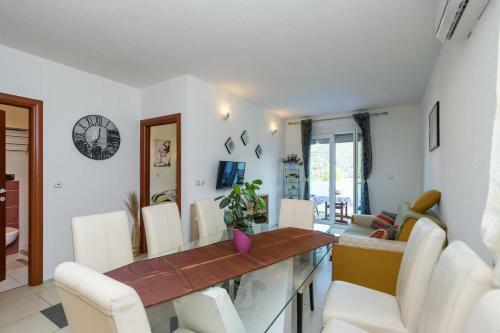 Hostal Apartments And Rooms With Parking Space Grebastica, Sibenik - 17831