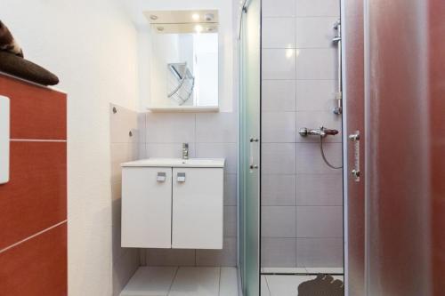 Hostal Apartments And Rooms With Parking Space Grebastica, Sibenik - 17831
