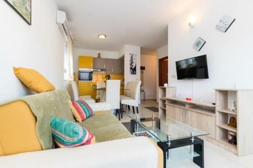 Hostal Apartments And Rooms With Parking Space Grebastica, Sibenik - 17831