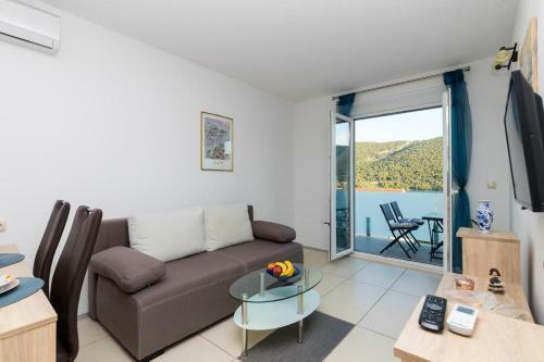 Hostal Apartments And Rooms With Parking Space Grebastica, Sibenik - 17831