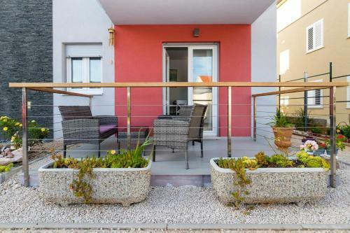 Hostal Apartments And Rooms With Parking Space Grebastica, Sibenik - 17831